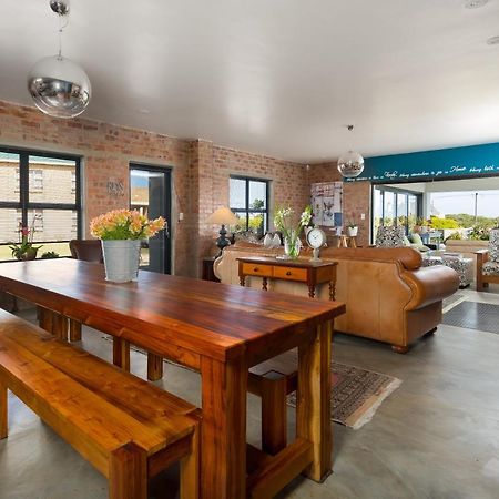Stay At Friends Economic Rooms Malkopvlei Bagian luar foto