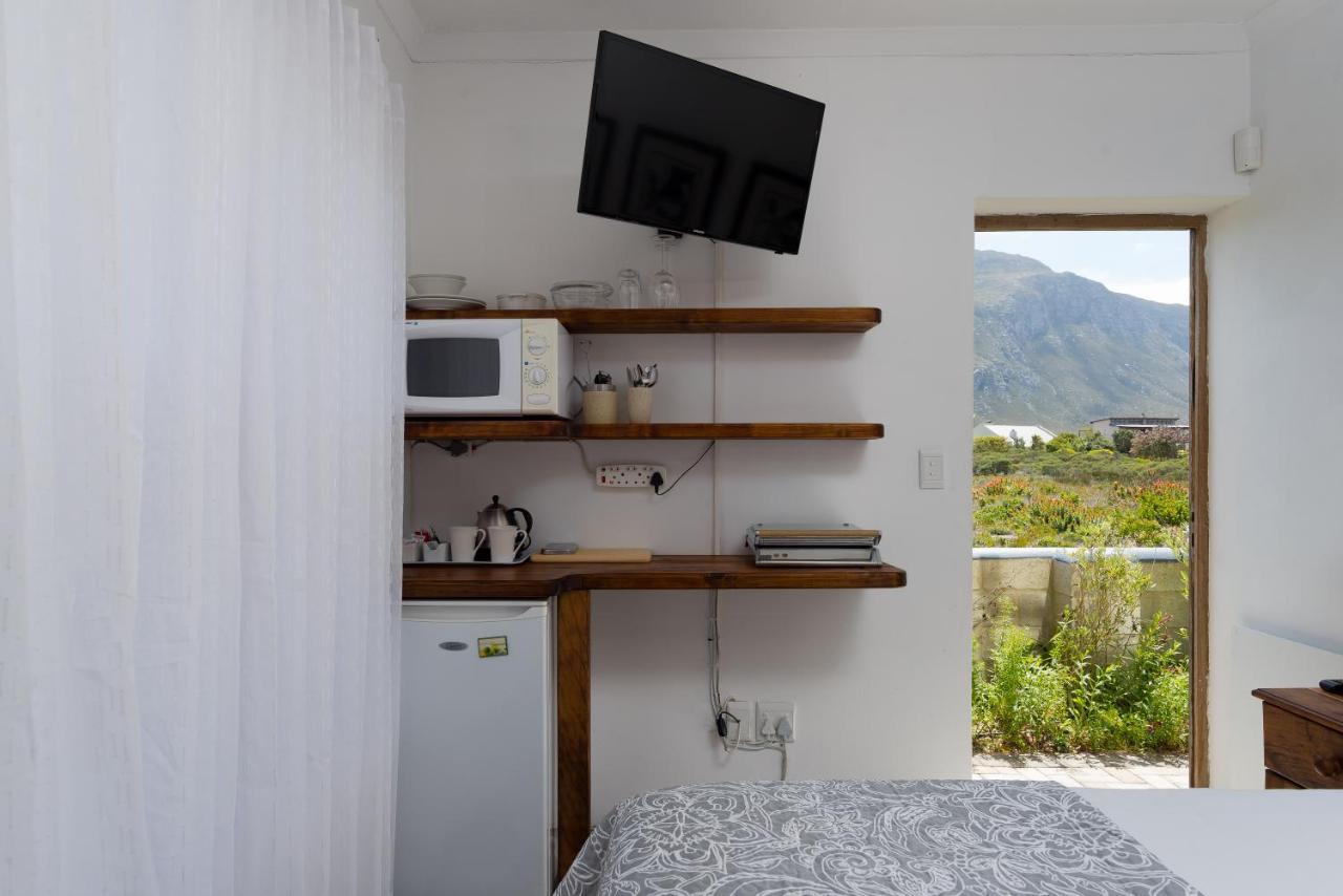 Stay At Friends Economic Rooms Malkopvlei Bagian luar foto