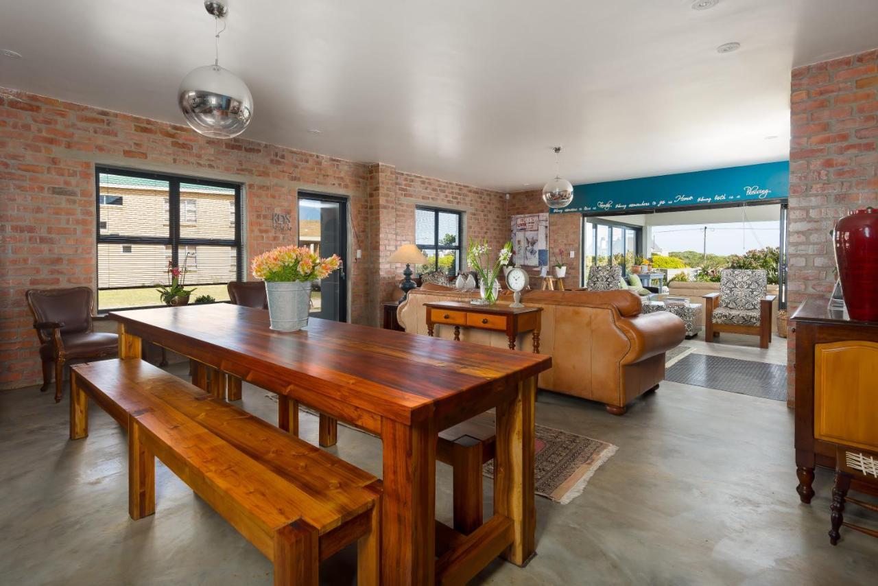 Stay At Friends Economic Rooms Malkopvlei Bagian luar foto